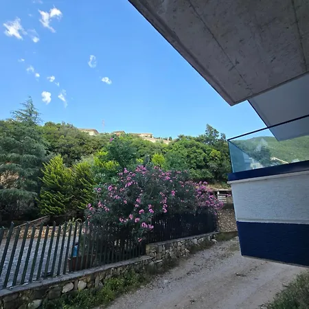 Julia's 1 Apartment